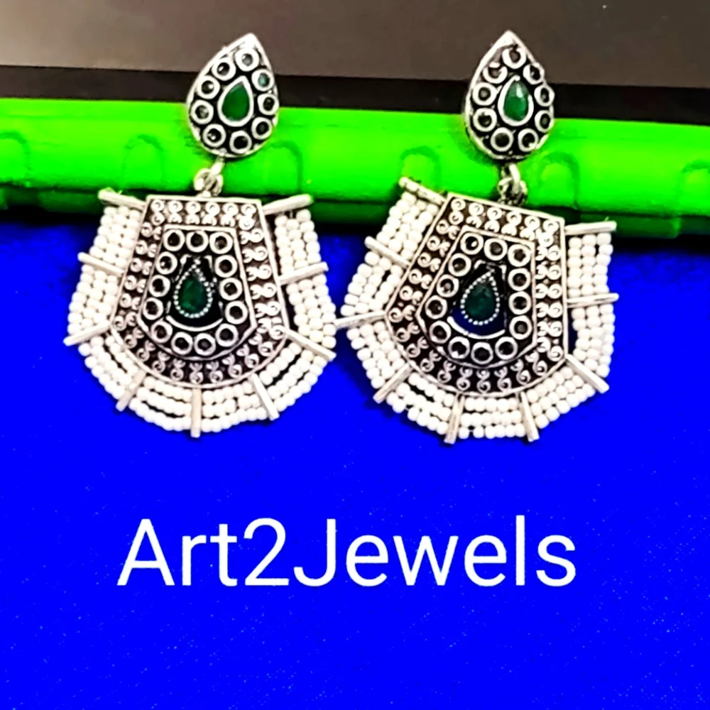 Earring - Picture 1 of 2